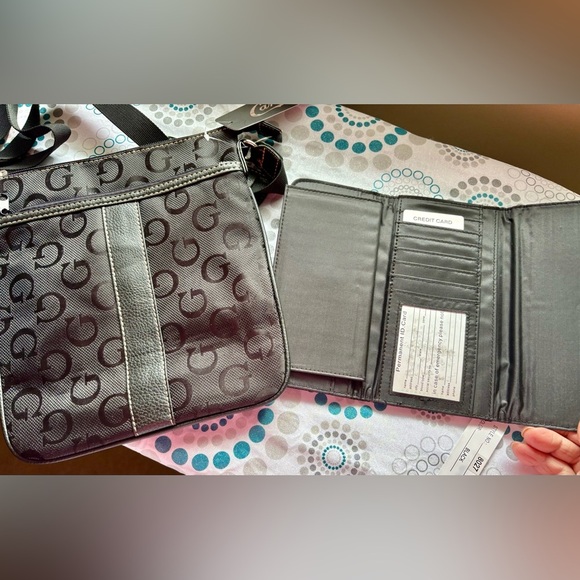NEW-Crossbody & Matching Wallet Silver Grey
w/t G accents & silver hardware - Picture 4 of 9